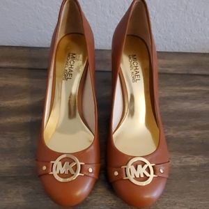 MICHAEL Michael Kors Cognac Pumps